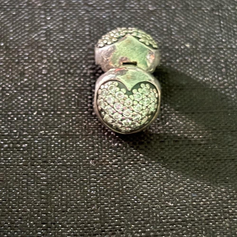 Elegant Silver Heart clip
